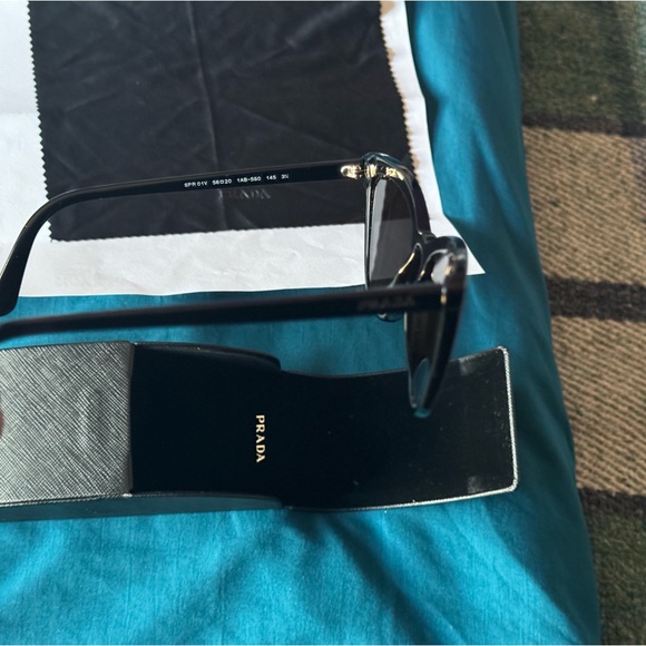 Women’s cat eye Prada sunglasses - Picture 2 of 6